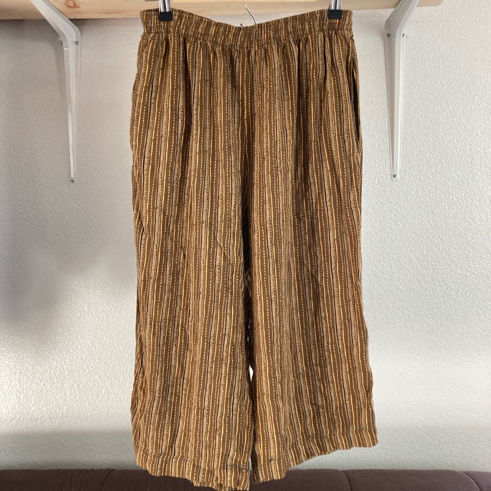 SOLD Flowy patterned pants